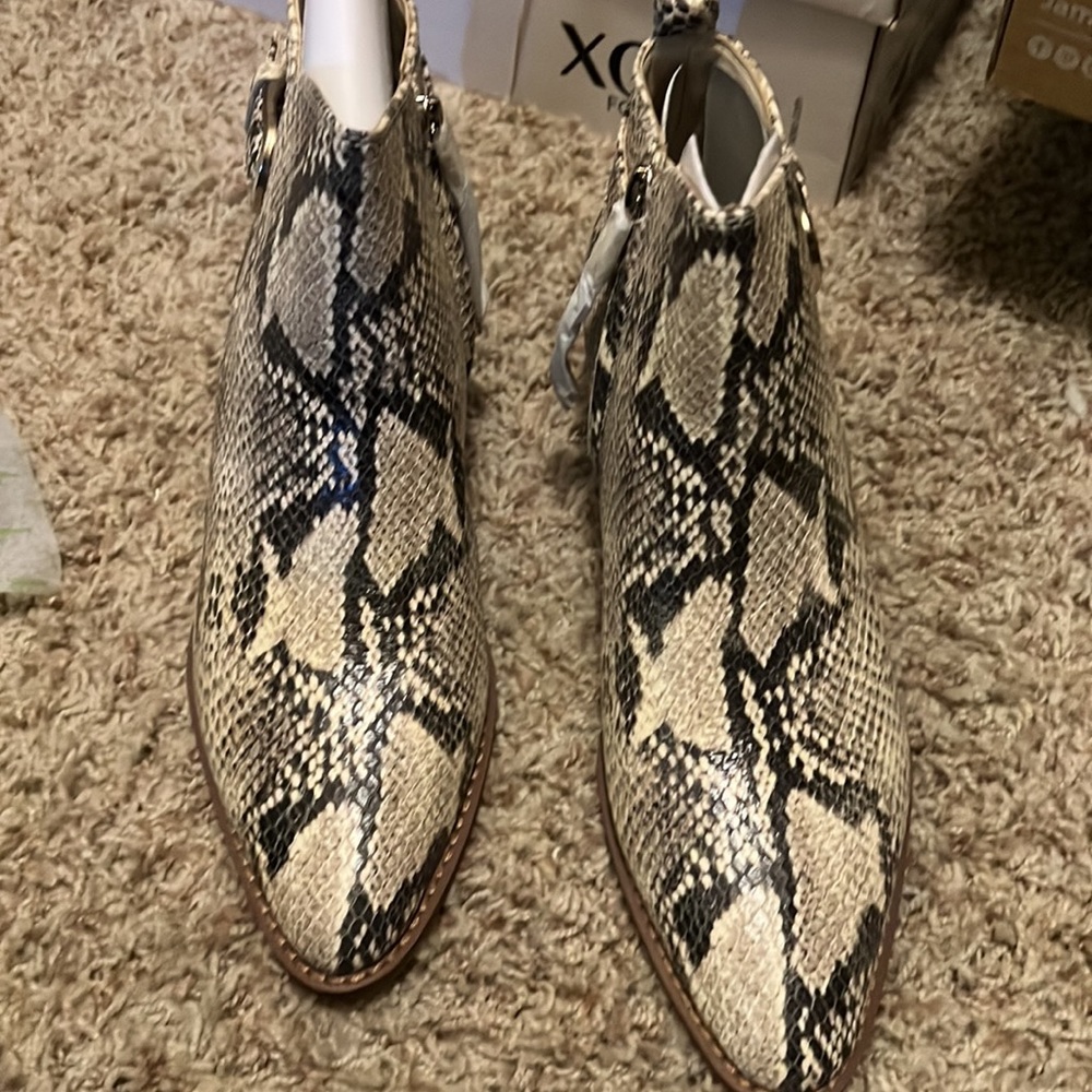 Sam Edelman Snake Skin Nina bootie size 8